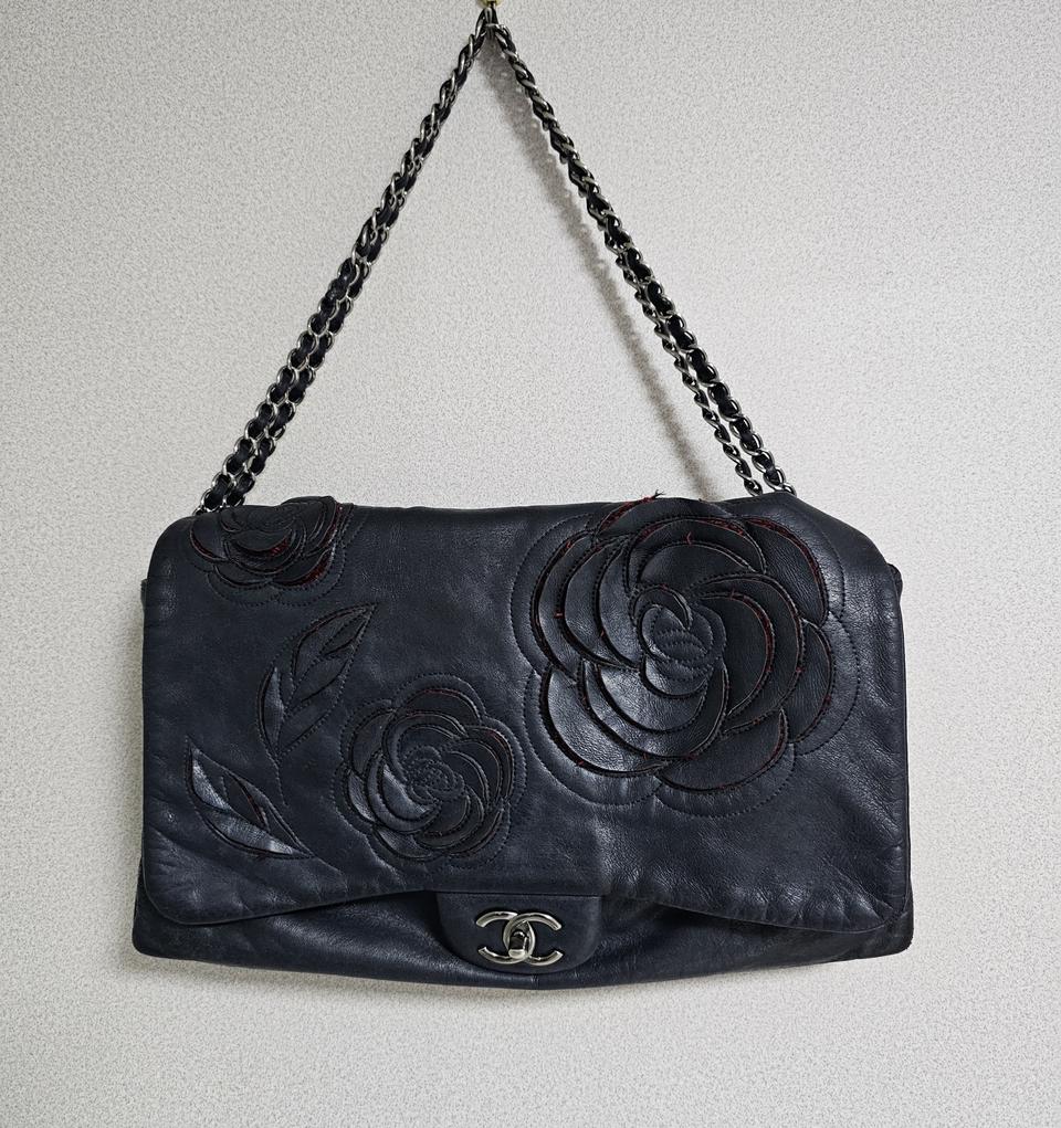 정품 샤넬 은장 멕시 까멜리아 램스킨 숄더가방