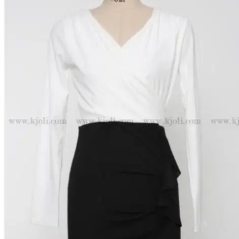 (새상품)브이넥 프릴 배색 원피스