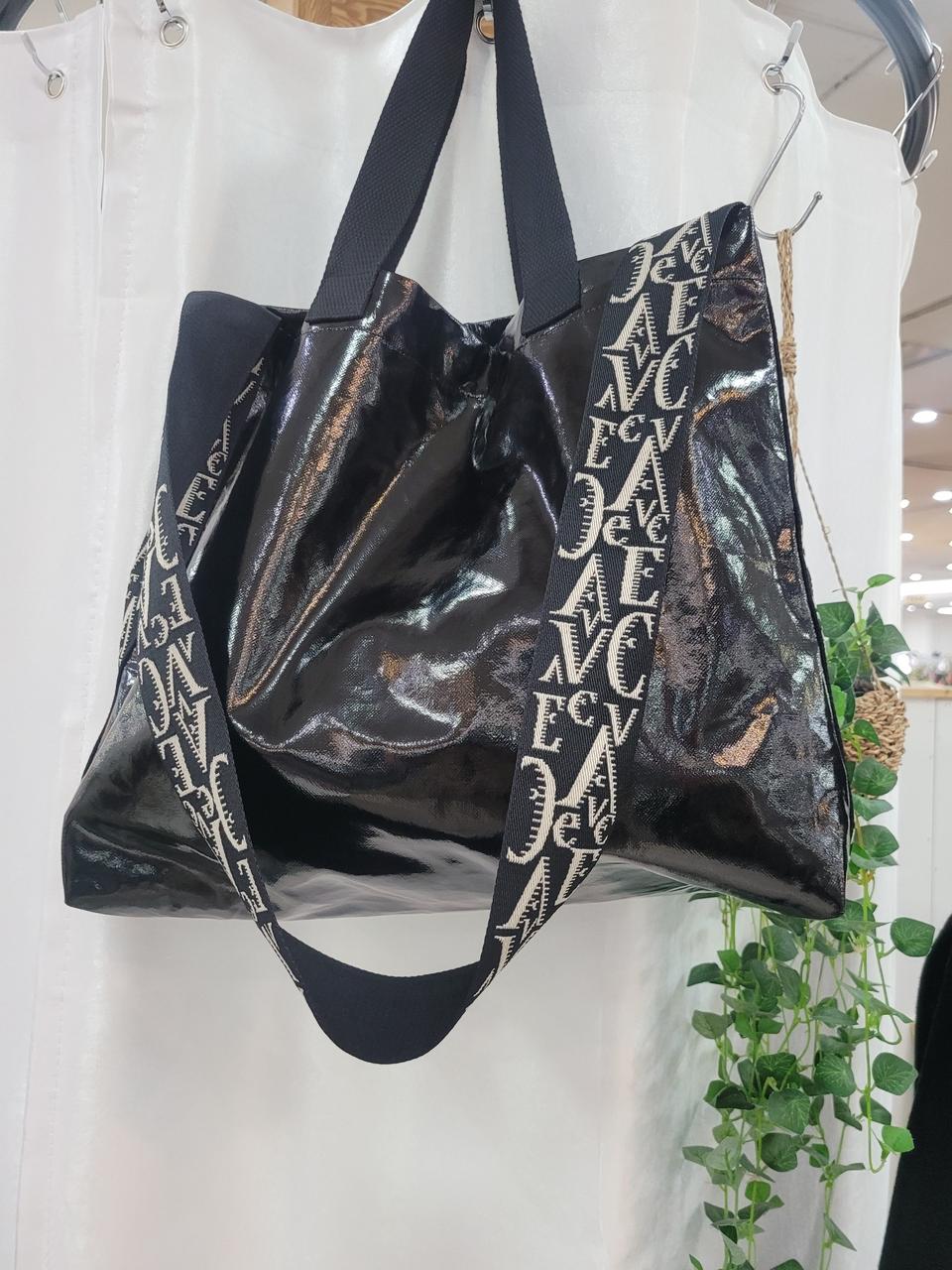 새상품)(봄신상) 애나멜 무지 크로스백