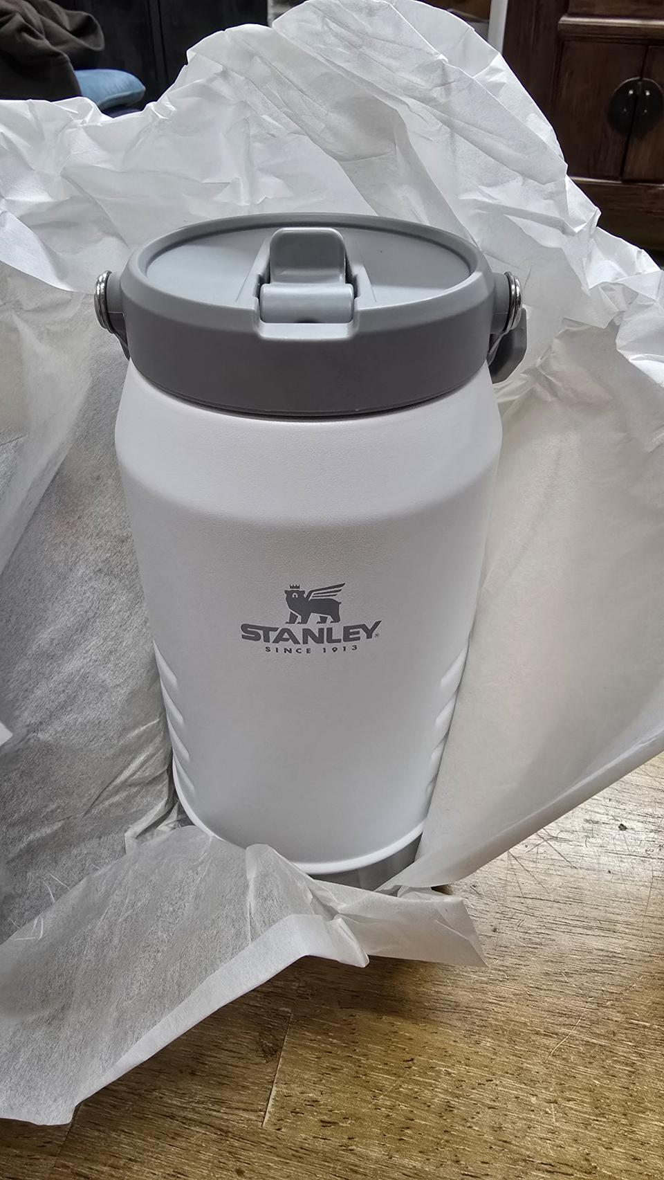 STANLEY(스탠리) 아이스 플로우 flip 스트로 진공 저그 1.9L