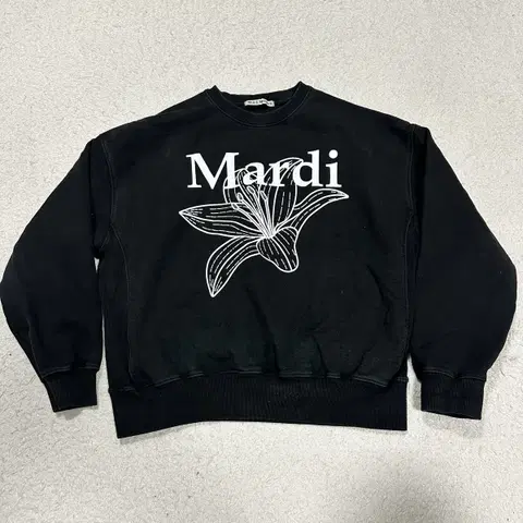 마르디메크르디 맨투맨 블랙