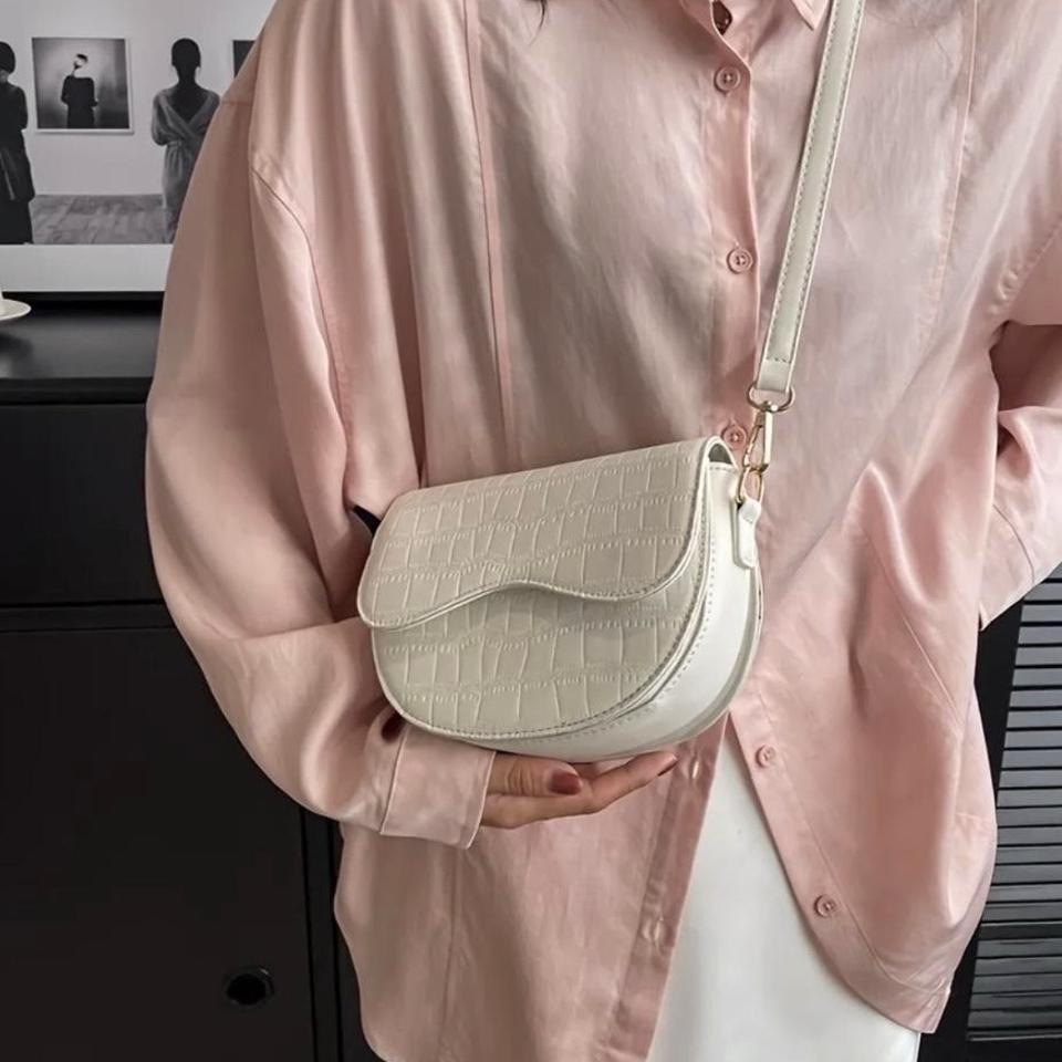 (새상품)탄탄한 가죽 크로스백