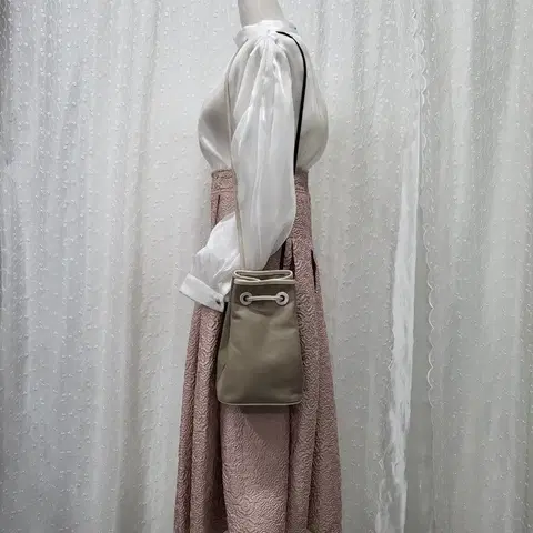 엔오즈 바자스 가죽 버킷백