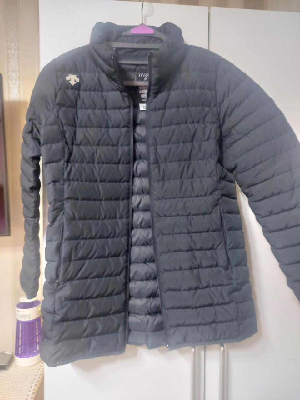 데상트경량패딩