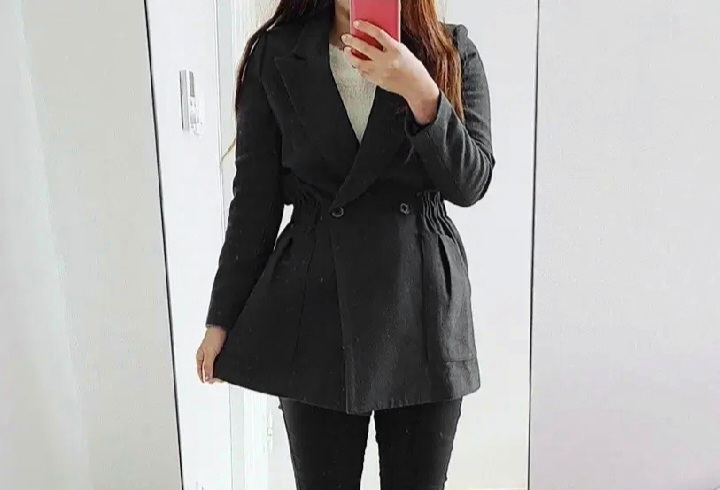 밴딩 허리라인 슬림핏 모직 자켓