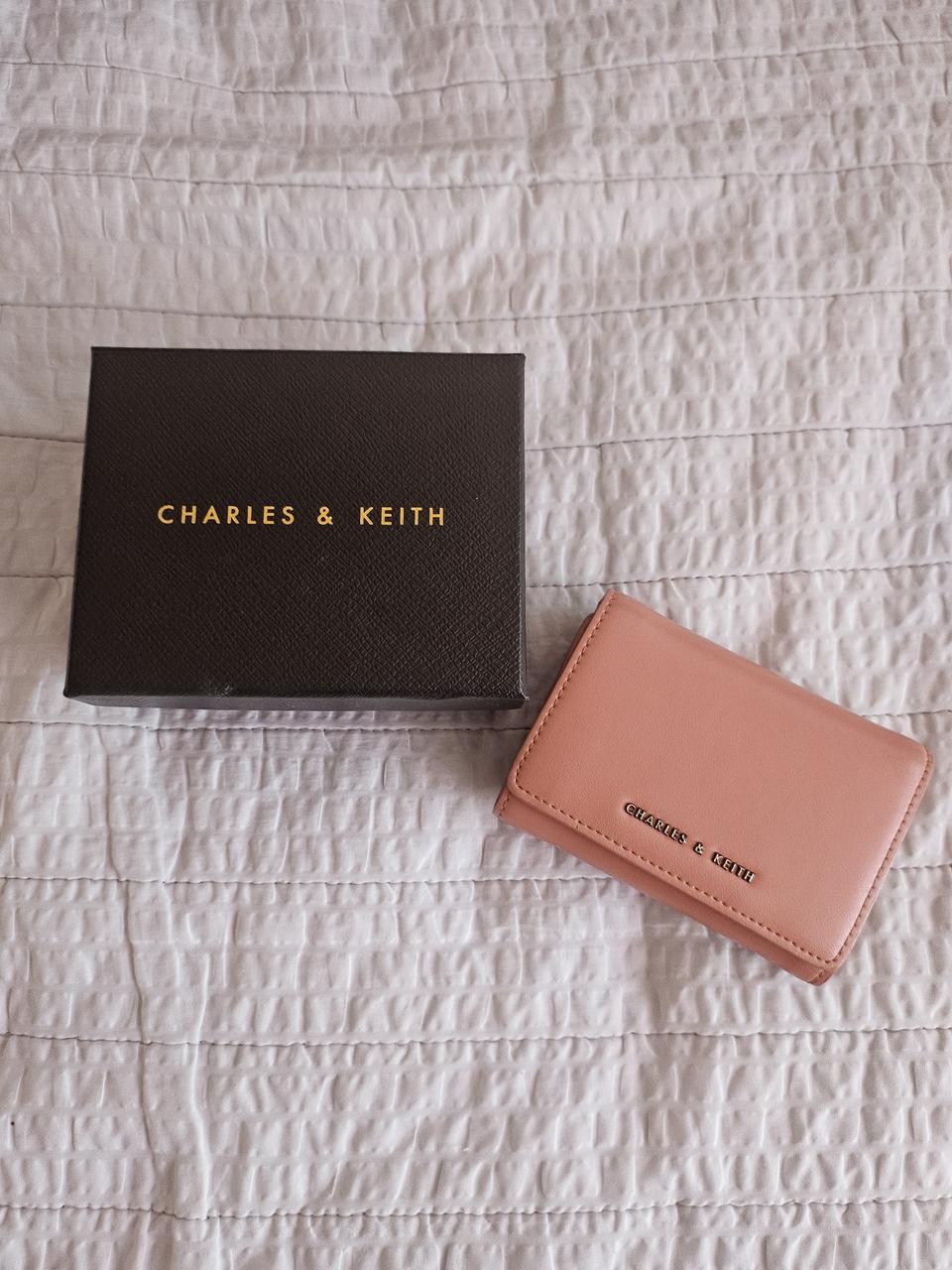 정품 찰스앤키스 코랄핑크 반지갑 (삼단지갑) (면세가 98000원)