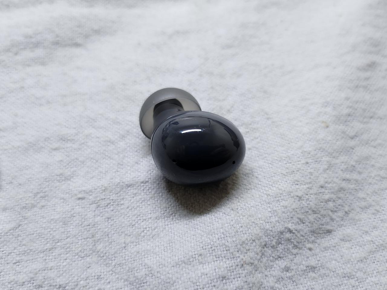 갤럭시 버즈2 그라파이트 왼쪽