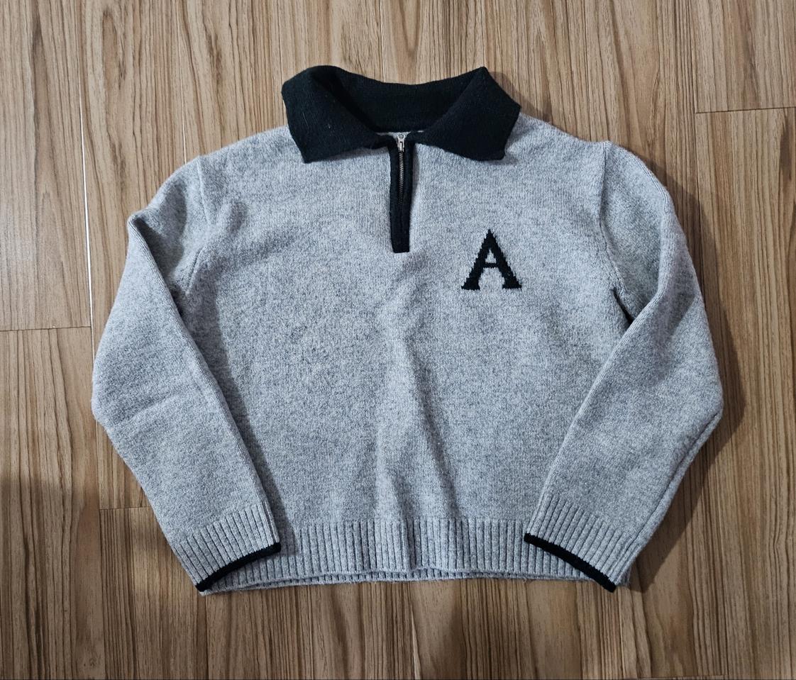 알파벳 카라 니트