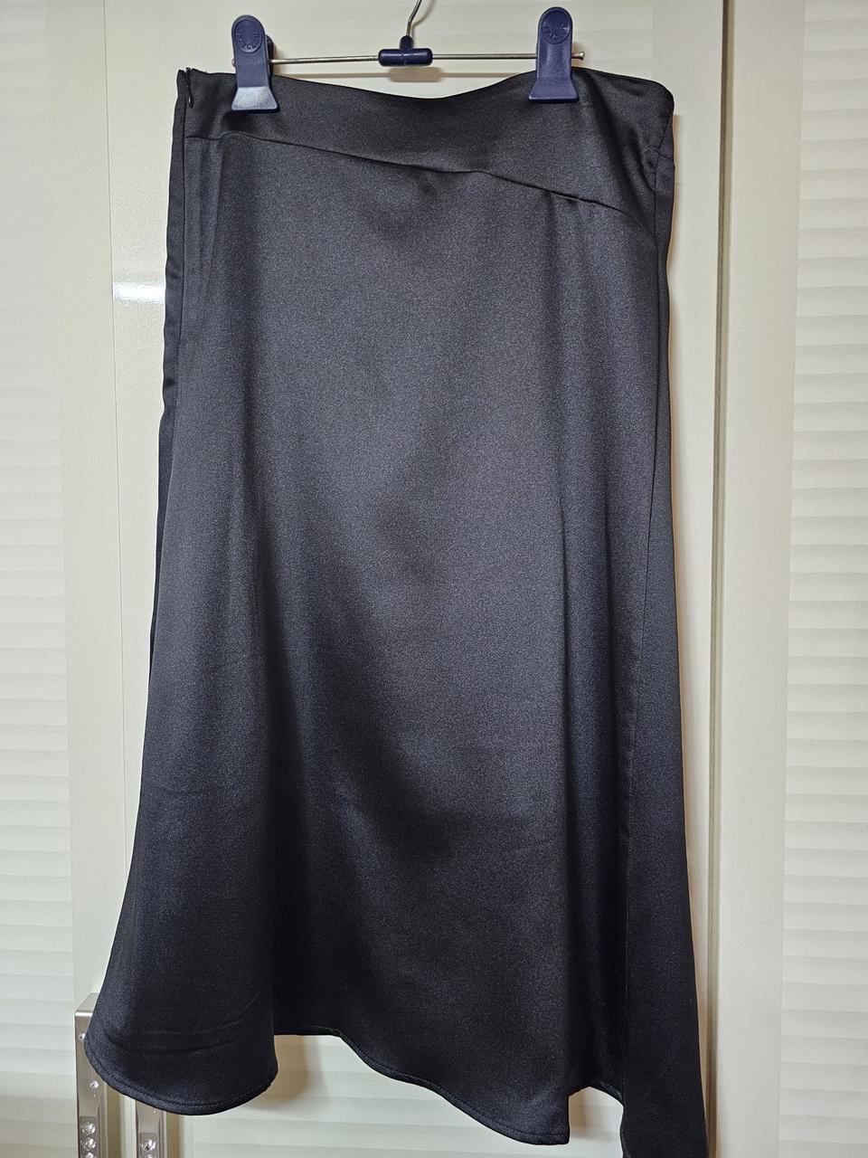 샤틴 플레어 언발 스커트