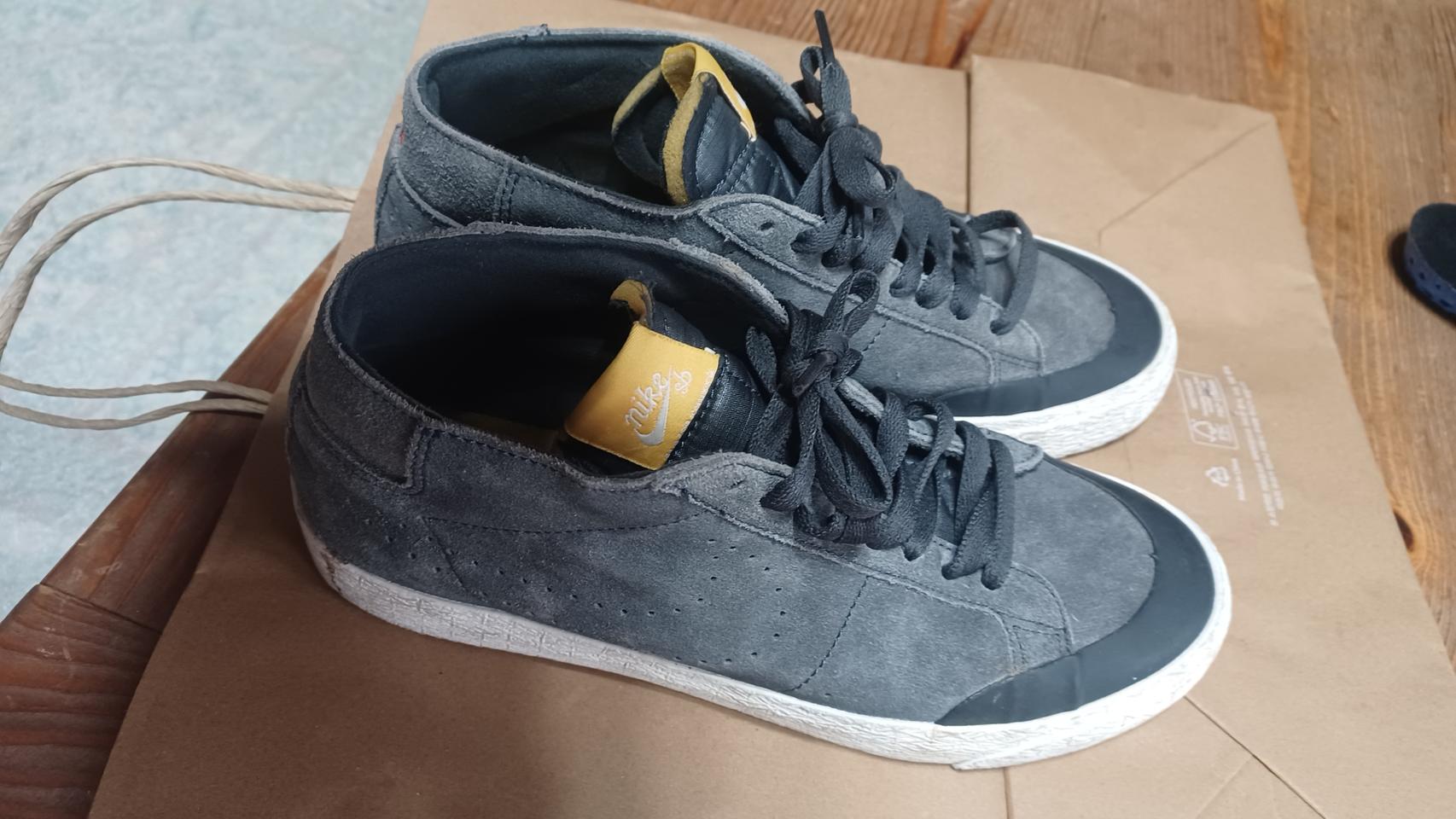 나이키로우탑신발250