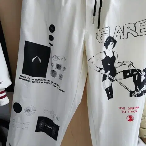 플레어업 Season Artwork Pants - Off White