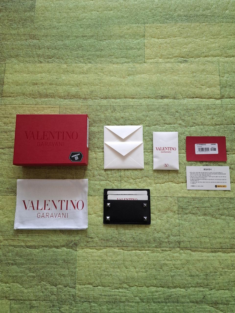 발렌티노 락스터드 카드지갑 새상품