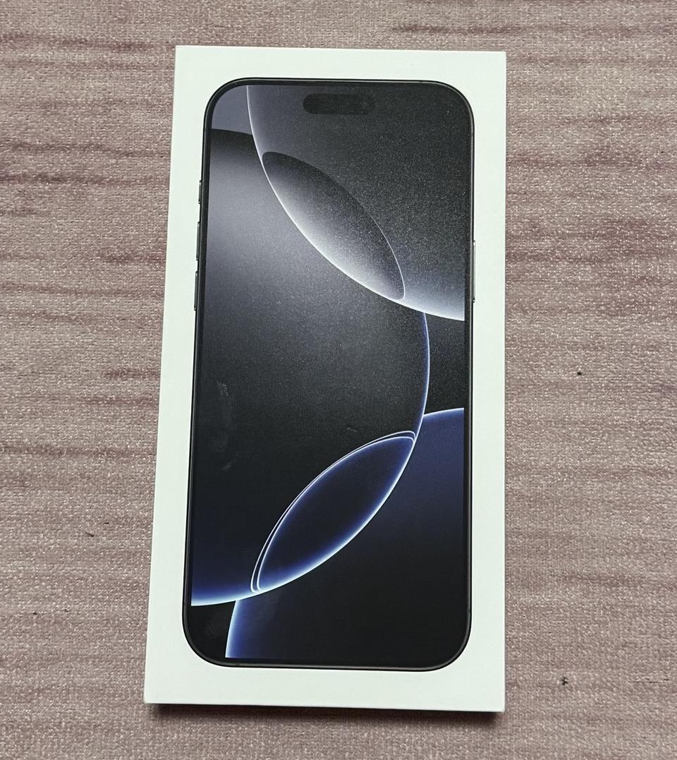 16프로맥스 256기가 미개봉입니다