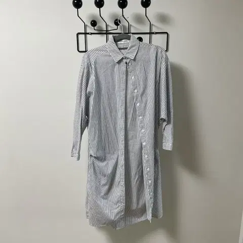 에비뉴 제인 스트라이프 진주 포인트 카라 롱셔츠 95사이즈