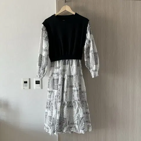 니트조끼레이어드 페이즐롱원피스