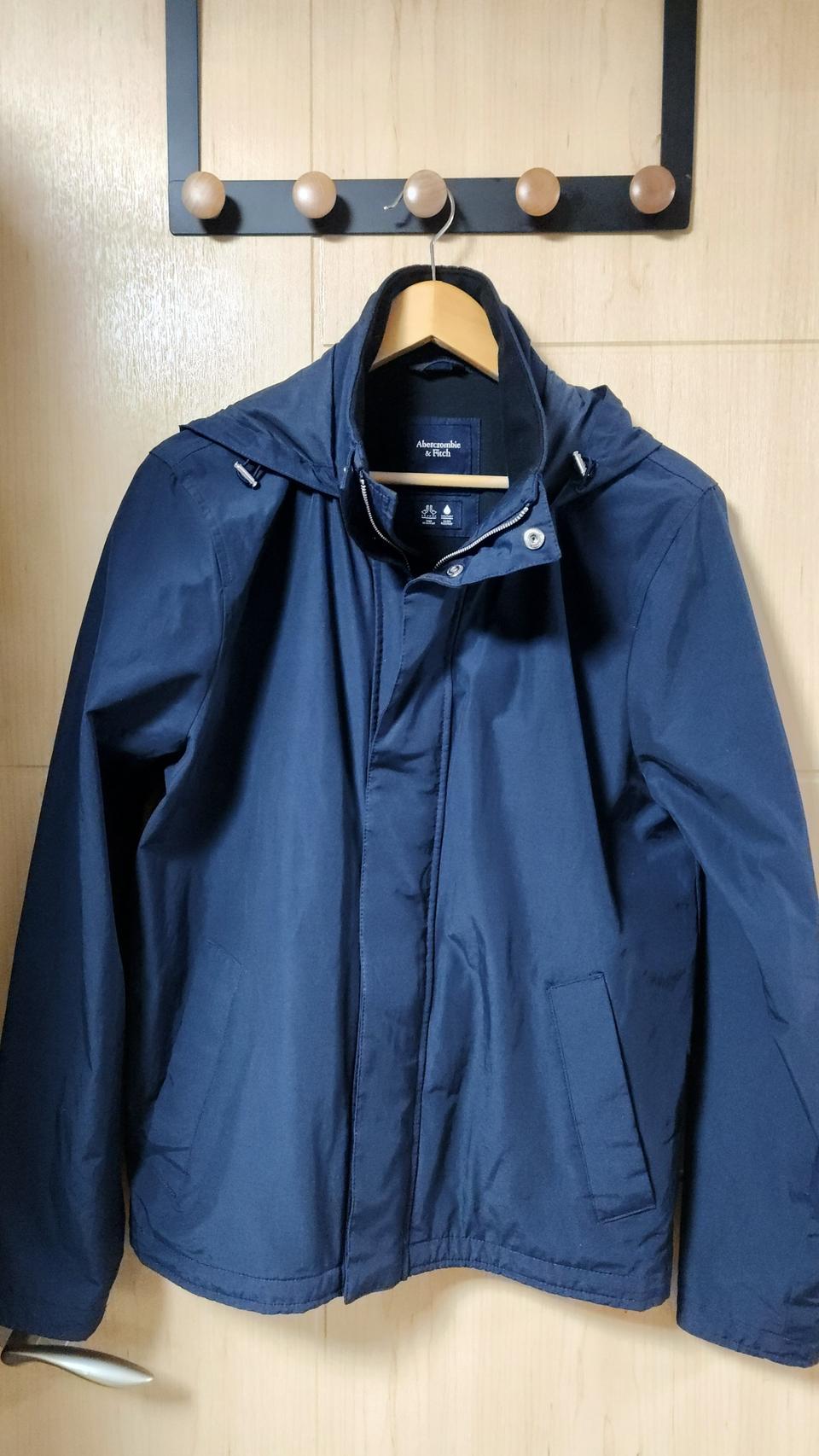 아베크롬비 네이비컬러 바람막이 L사이즈