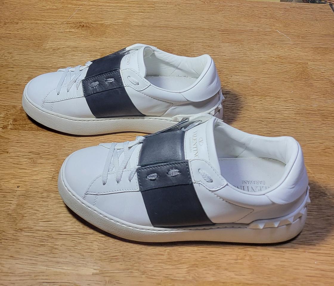 발렌티노 가라바니 스니커즈 235ㅡ240. 상태최상