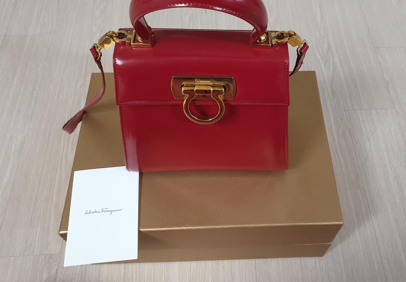 페라가모 미니백 판매합니다.