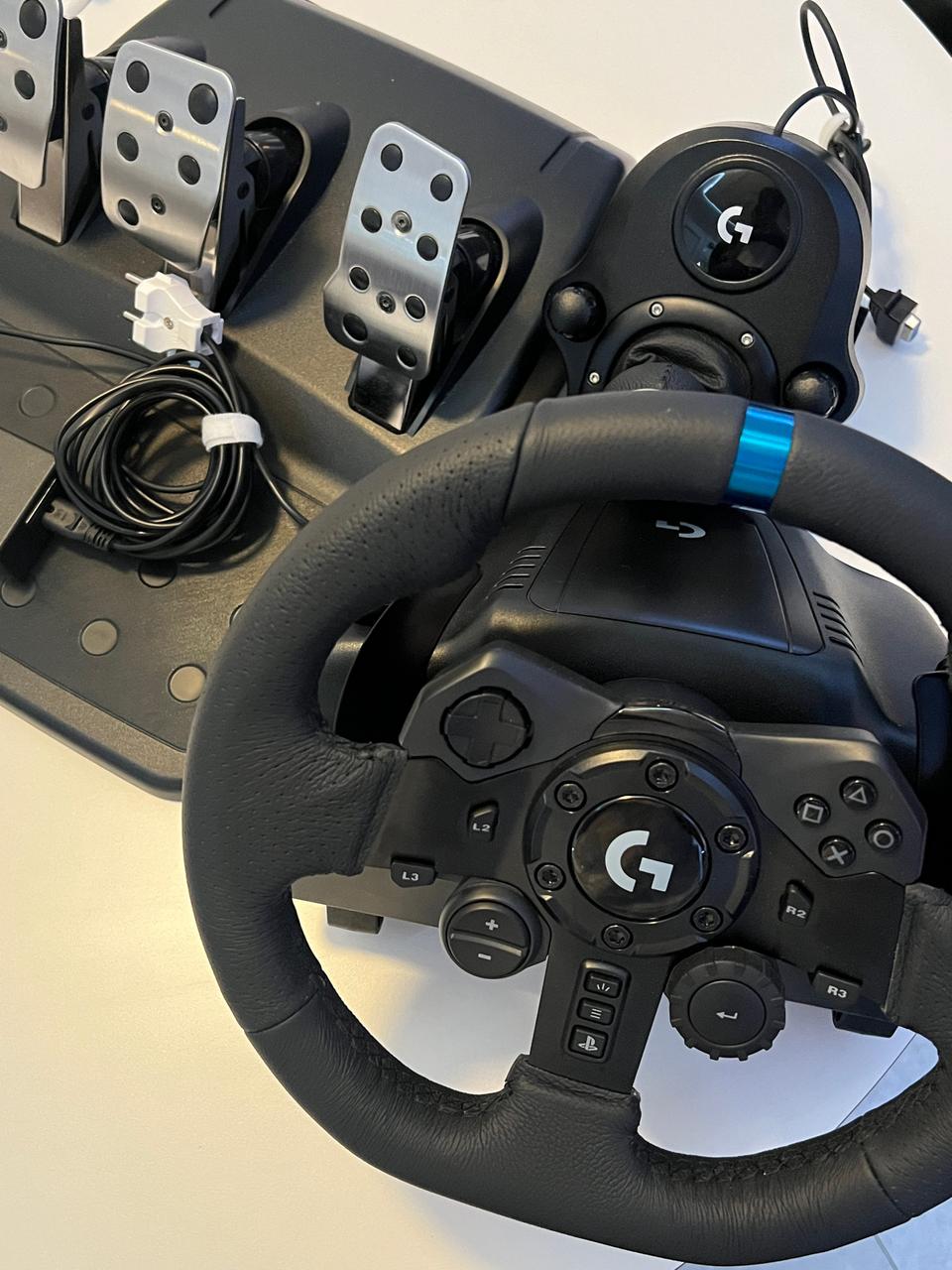 로지텍 g923 레이싱휠(h쉬프터포함)