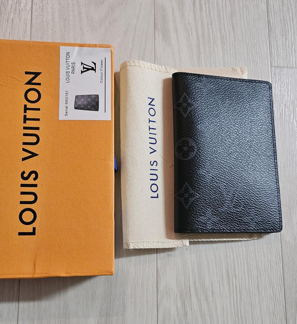 루이 여권지갑-새것♡