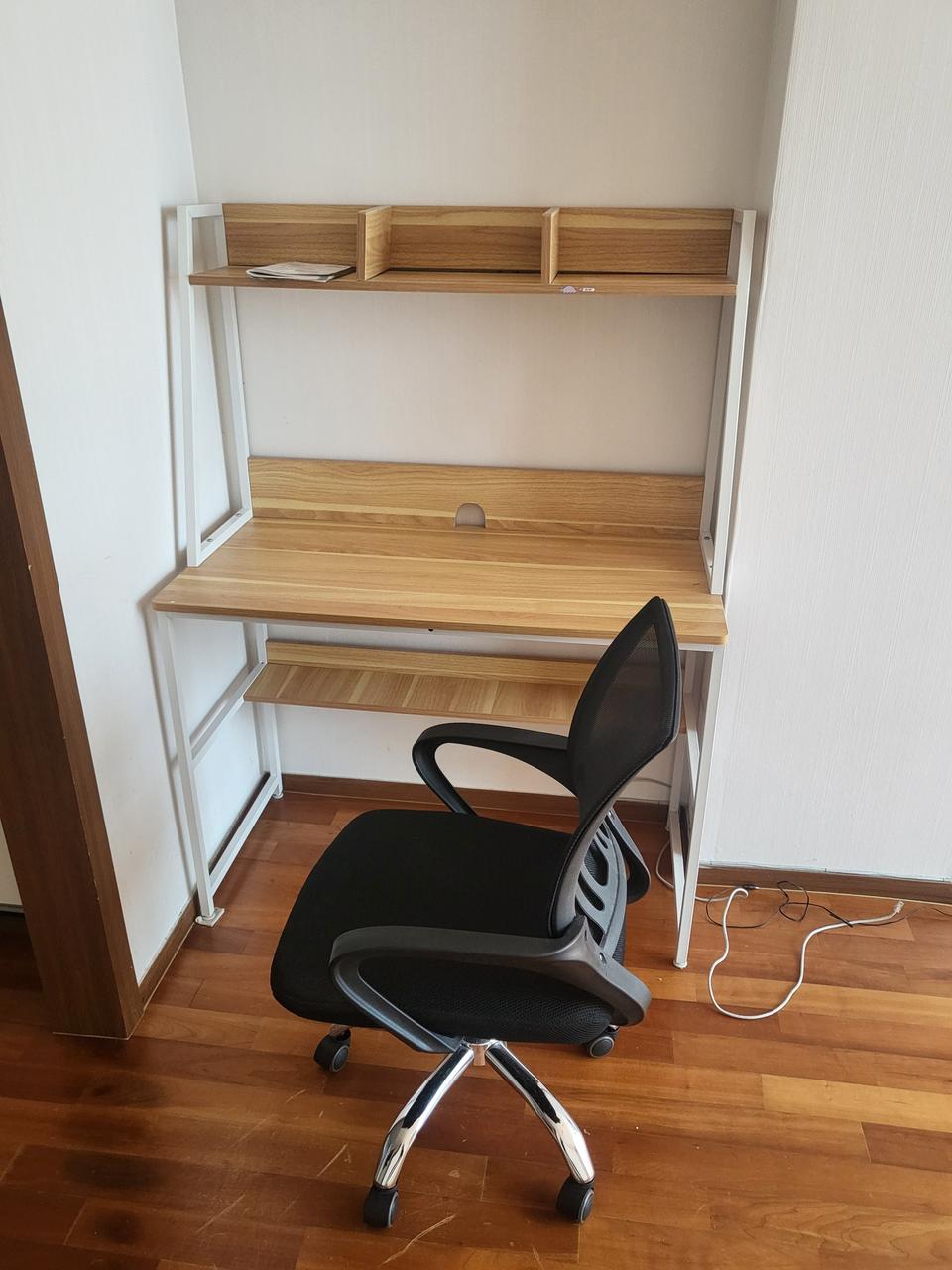 학생 책상 및 다용도 책상