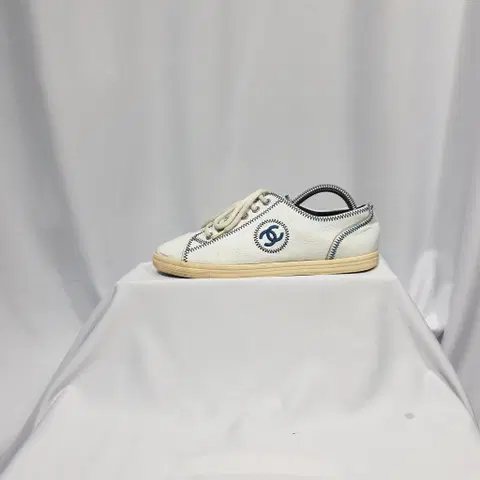 빈티지하서 37/240 샤넬 빈티지 화이트 스티치 로고 스니커즈