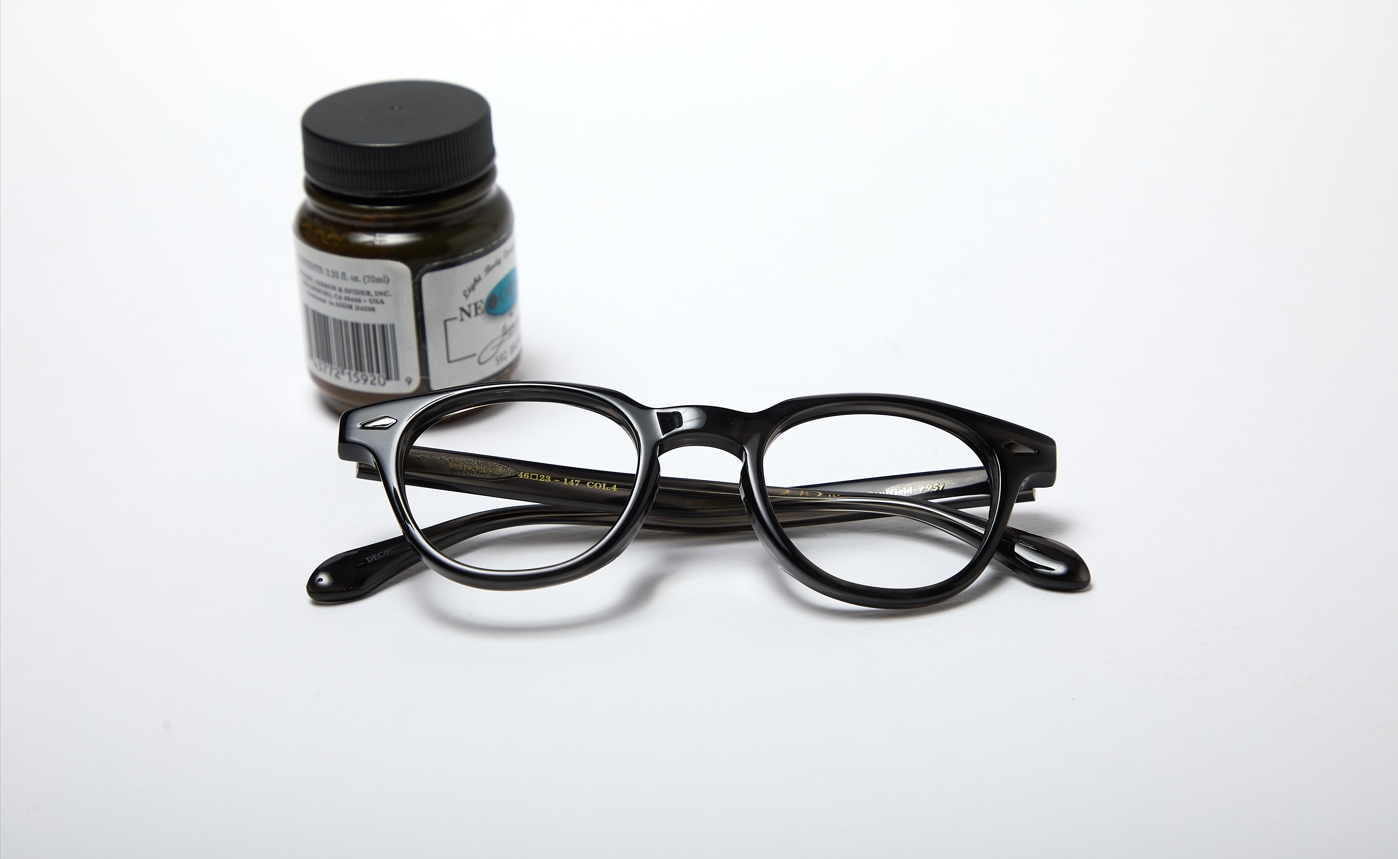 46"사이즈의 웰링턴 형의 안경