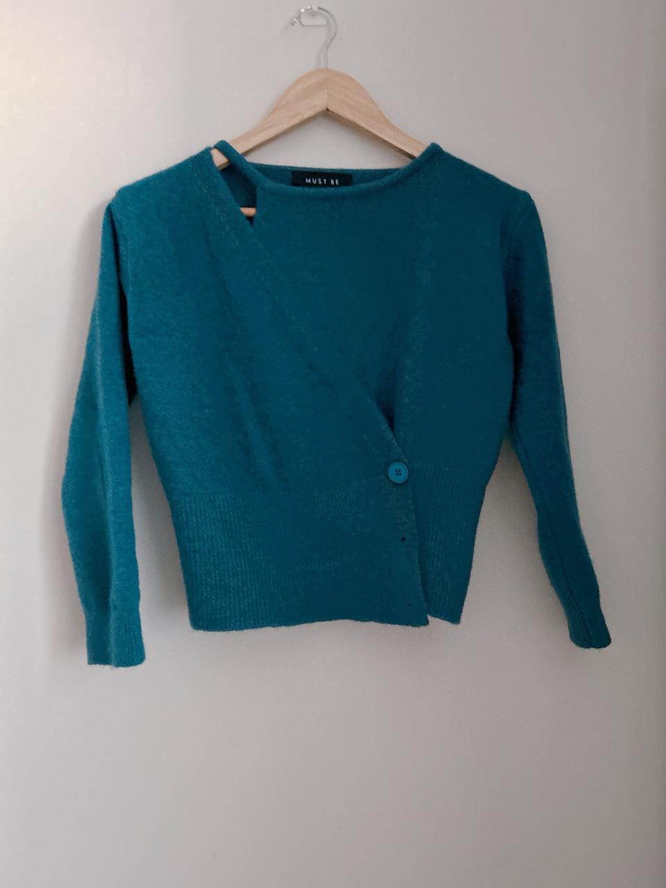 MUST BE  머스트비 컷아웃 랩가디건 진블루 프리사이즈