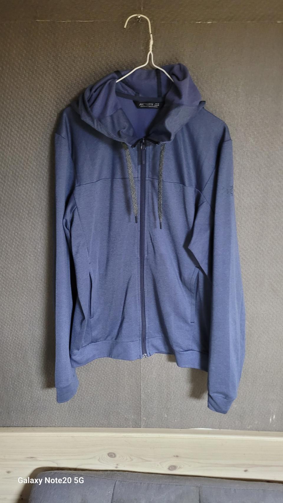 아크테릭스 후드