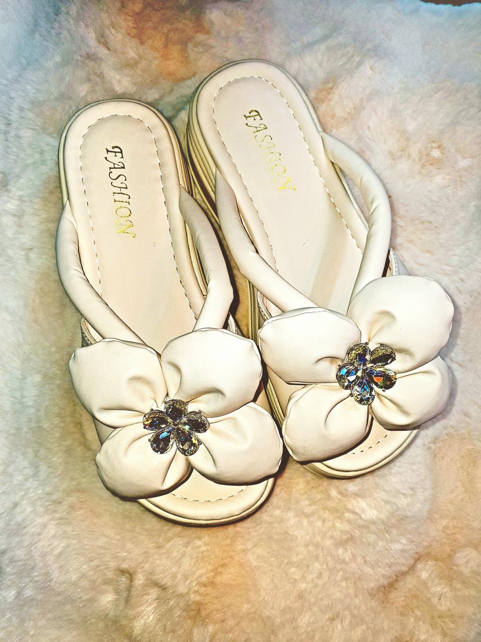 동화  꽃잎 통굽 슬리퍼 *새상품*