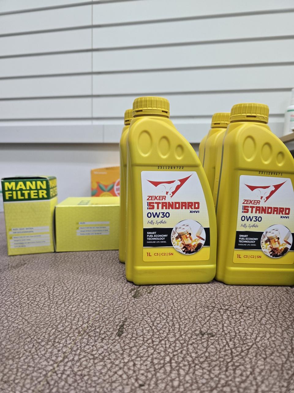 아우디 A4/A5 2012년 ~2015년 디젤  엔진오일 세트 팝니다.