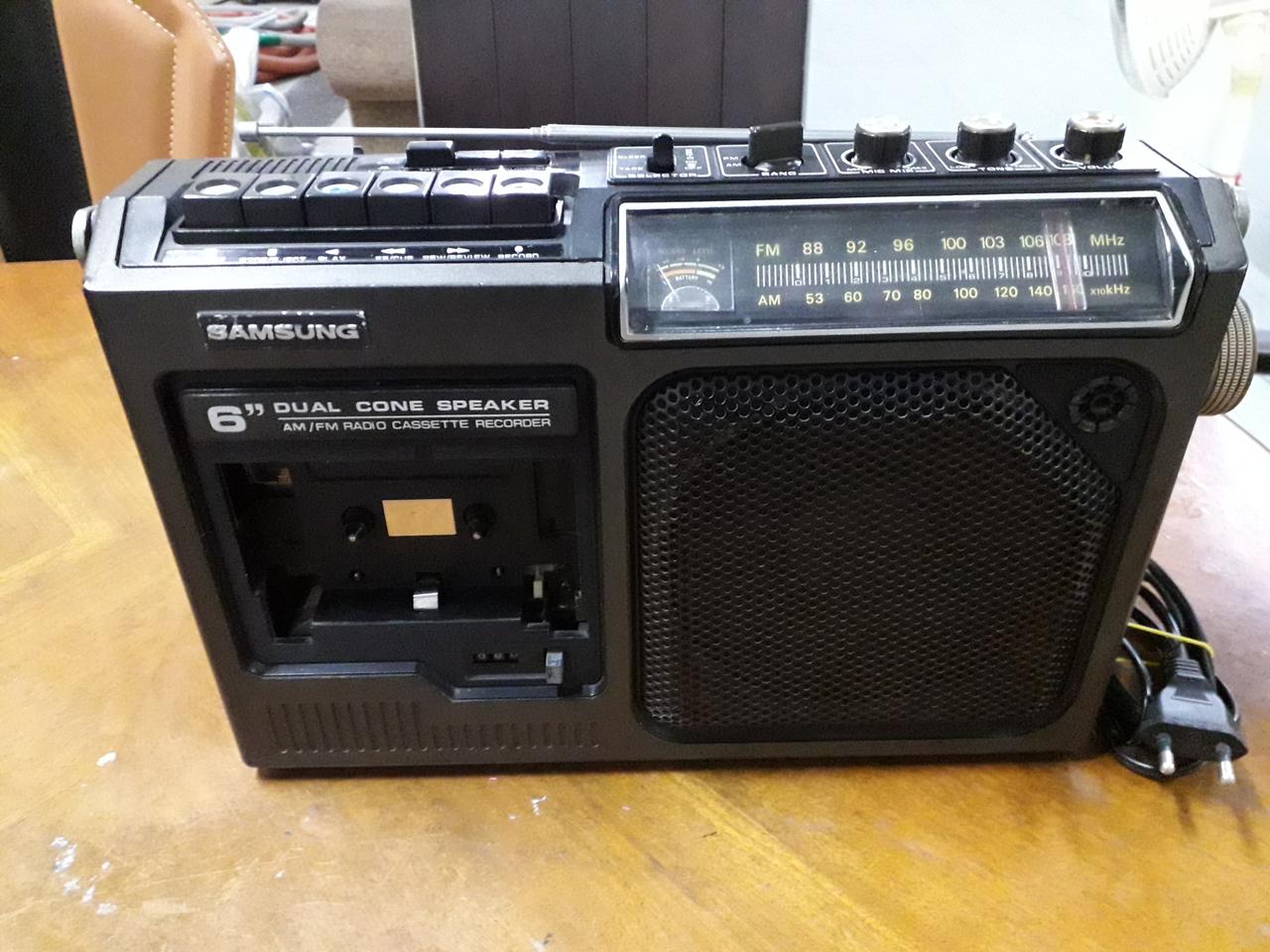 삼성휴대용 카세트. AM.FM Radio