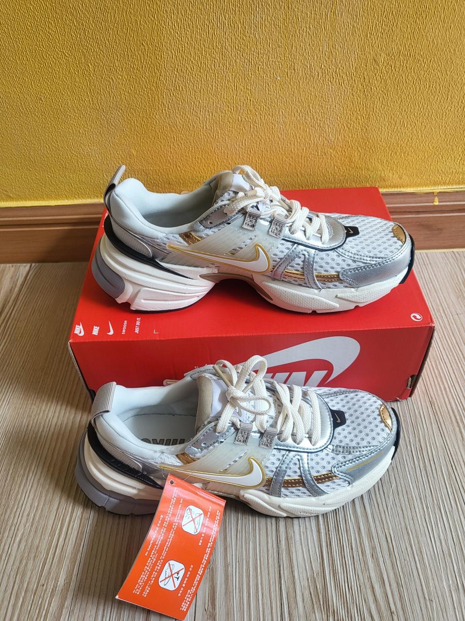 (새상품)나이키우먼스 V2K 런