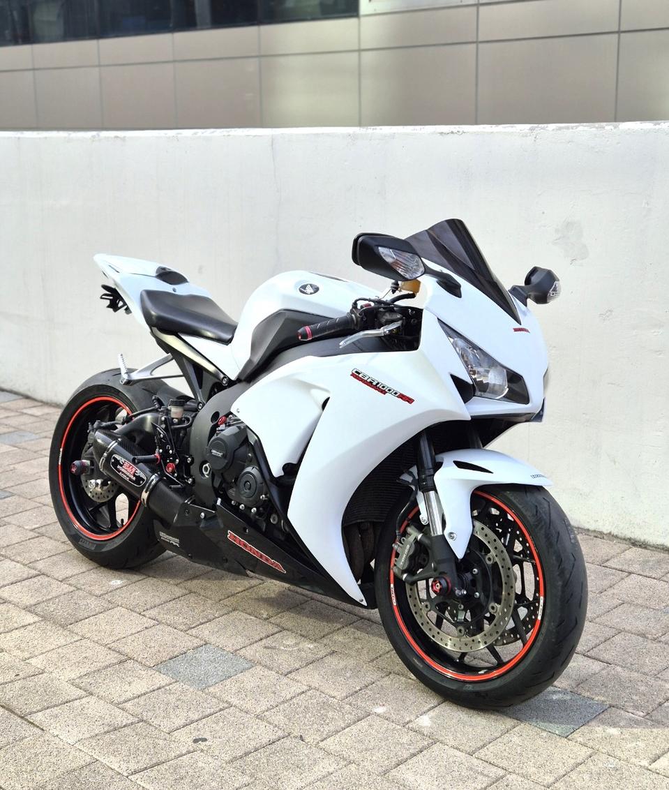 2015 화이트 CBR1000RR 판매합니다.