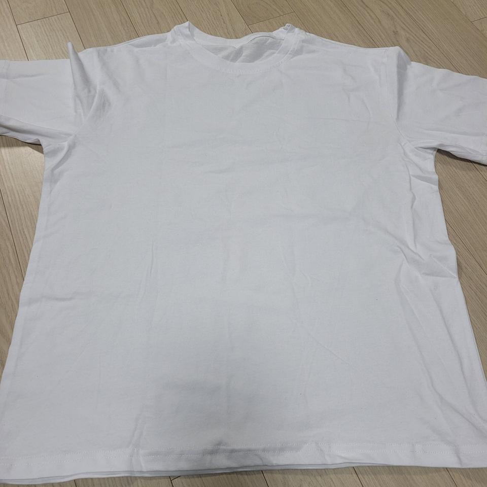 오프화이트 반팔티 105