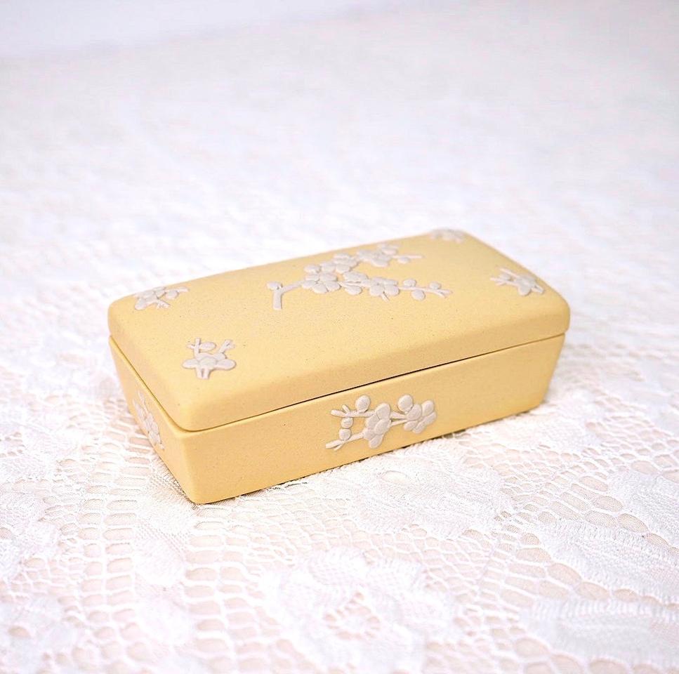 [영국엔틱] 웨지우드 제스퍼웨어 매화부조 직사각 트링켓박스_ 프림로즈