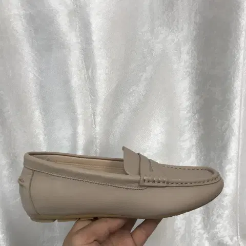 세라 가죽 플랫슈즈 사이즈240 팝니다