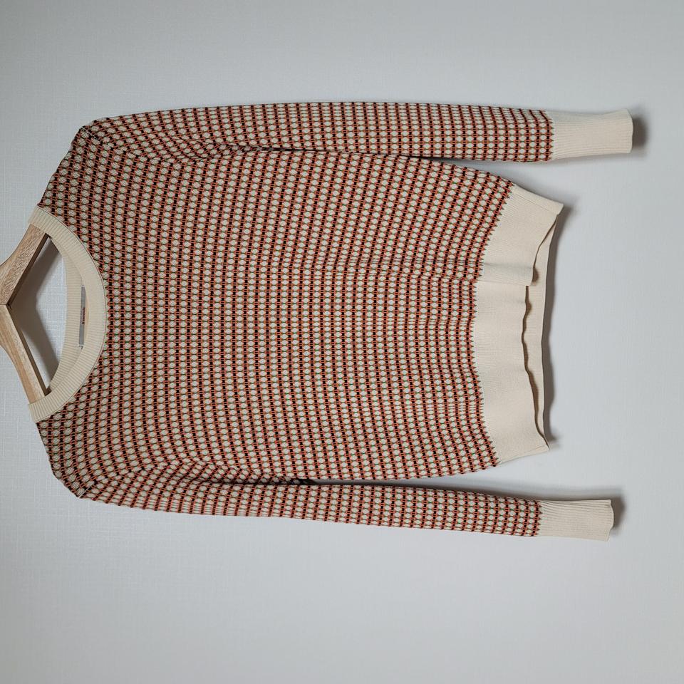 에잇세컨즈 깔끔한 패턴 니트