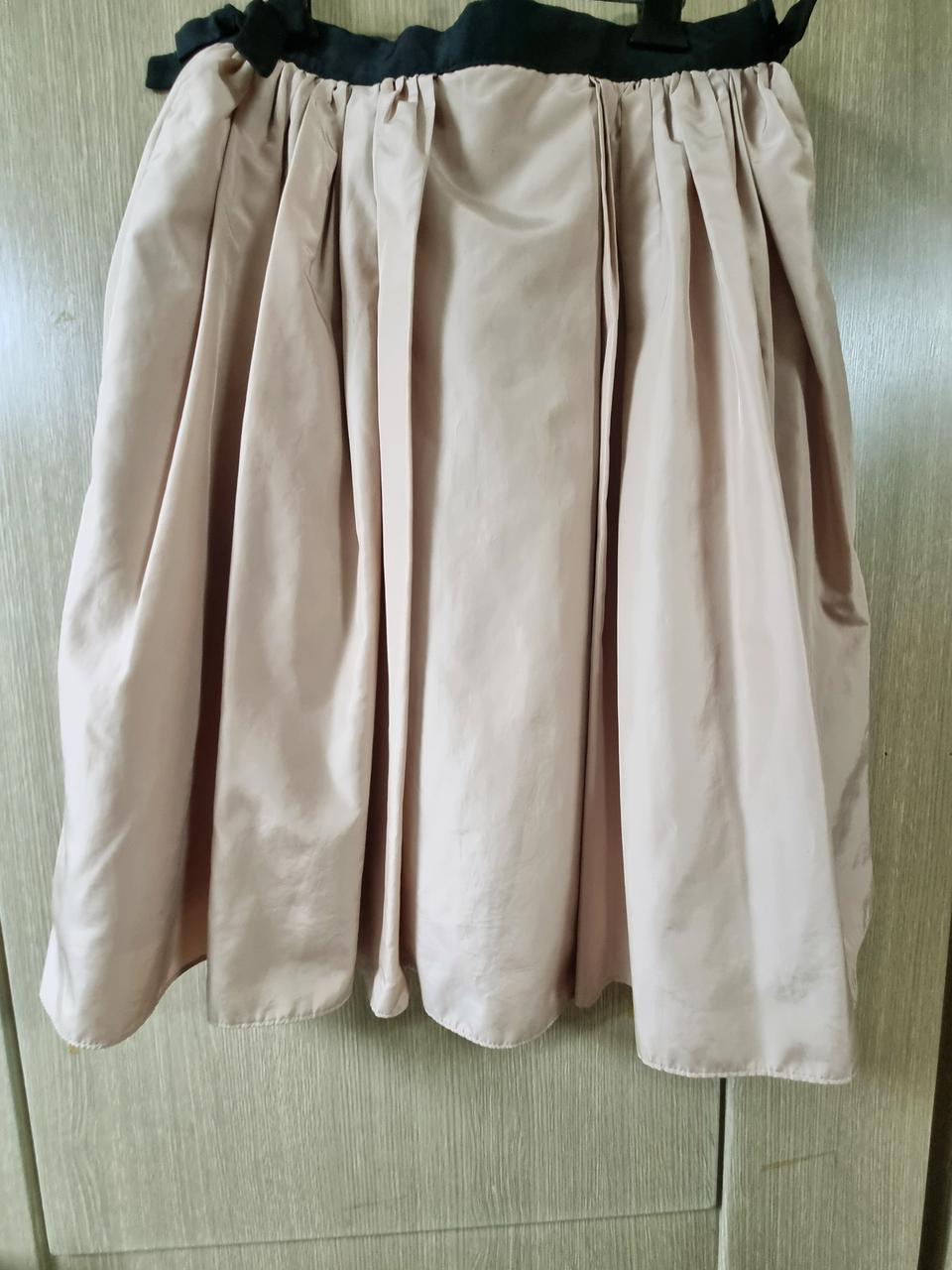 프라다원단 햅번스커트