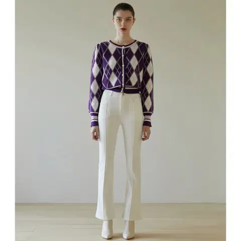 에고이스트 22년 아가일 볼륨 소매 크롭 가디건 FREE 사이즈