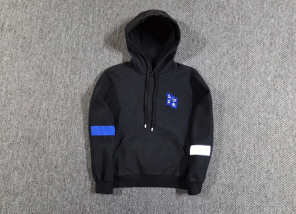 아더에러 6주년 후드티