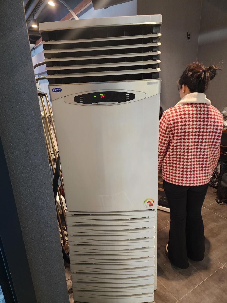 캐리어 스탠드 에어컨40평형 팝니다.
