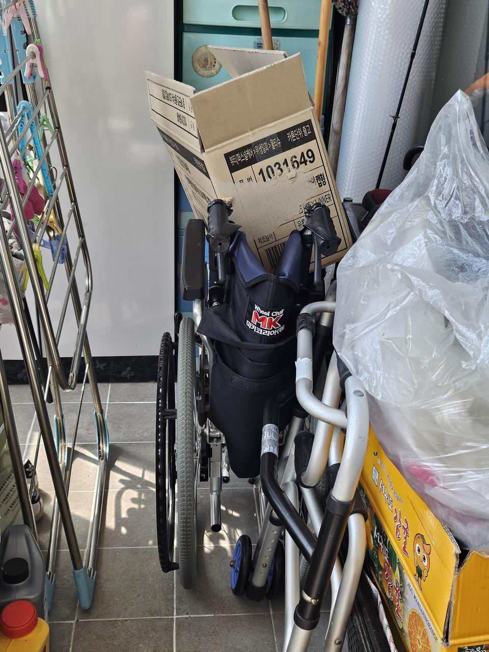 휠체어 팔아요