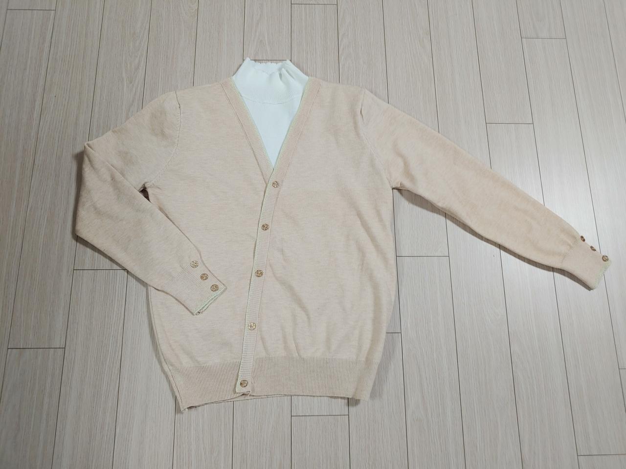 새제품.샐리 모크넥 니트 55사이즈