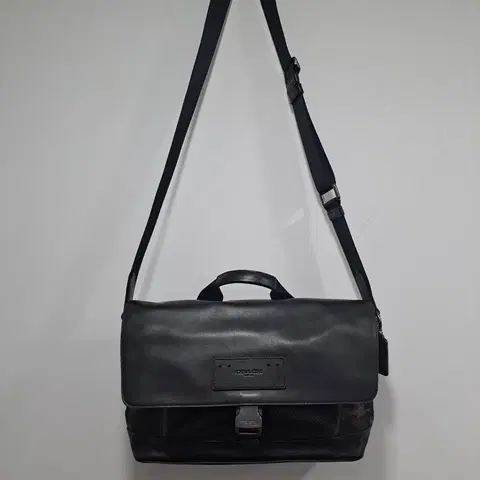 코치 터레인 바이크 백