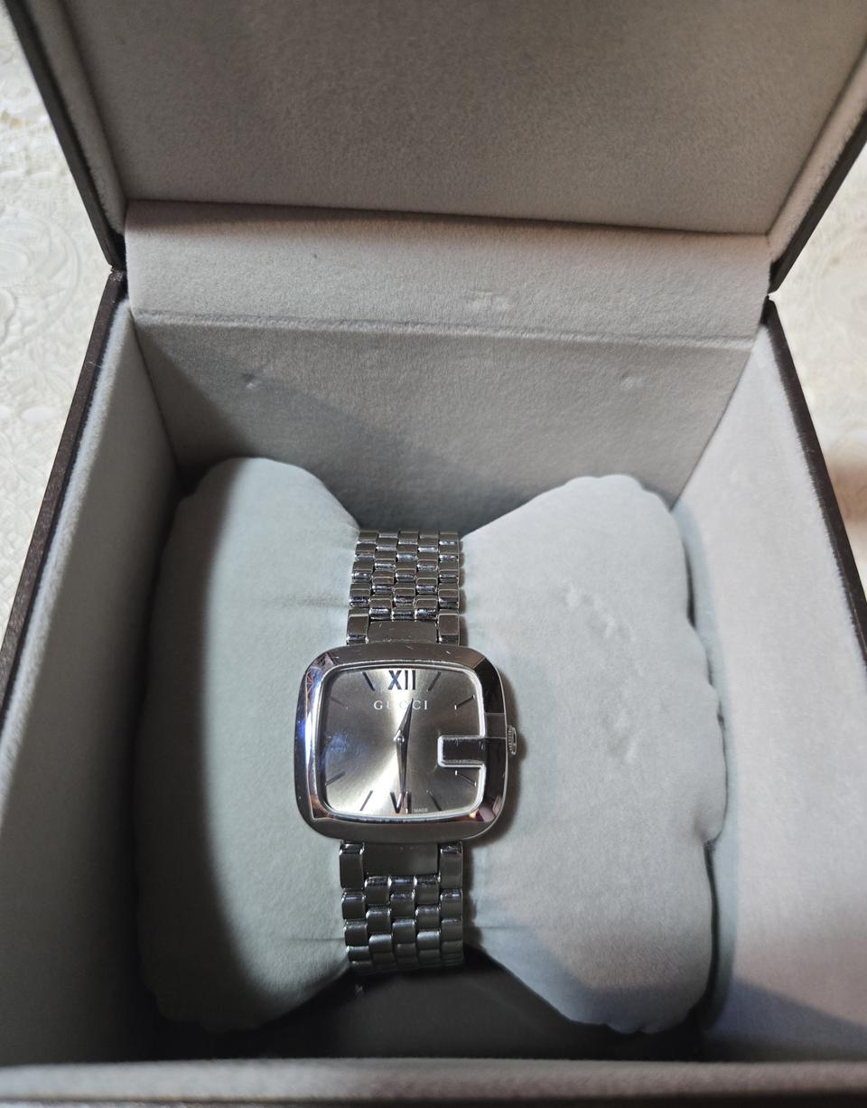 무배) 구찌 공용 스틸 손목 시계