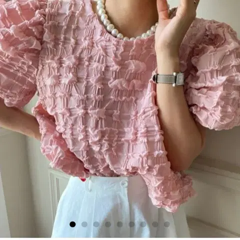 (세일/바배) 엠보 지지미 퍼프소매 반팔 크롭 블라우스