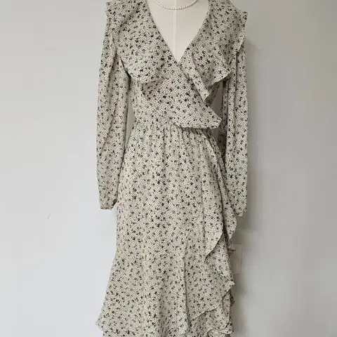 (세일/바배) 꽃무늬 플라워패턴 프릴 랩원피스(아이,블랙,소라)