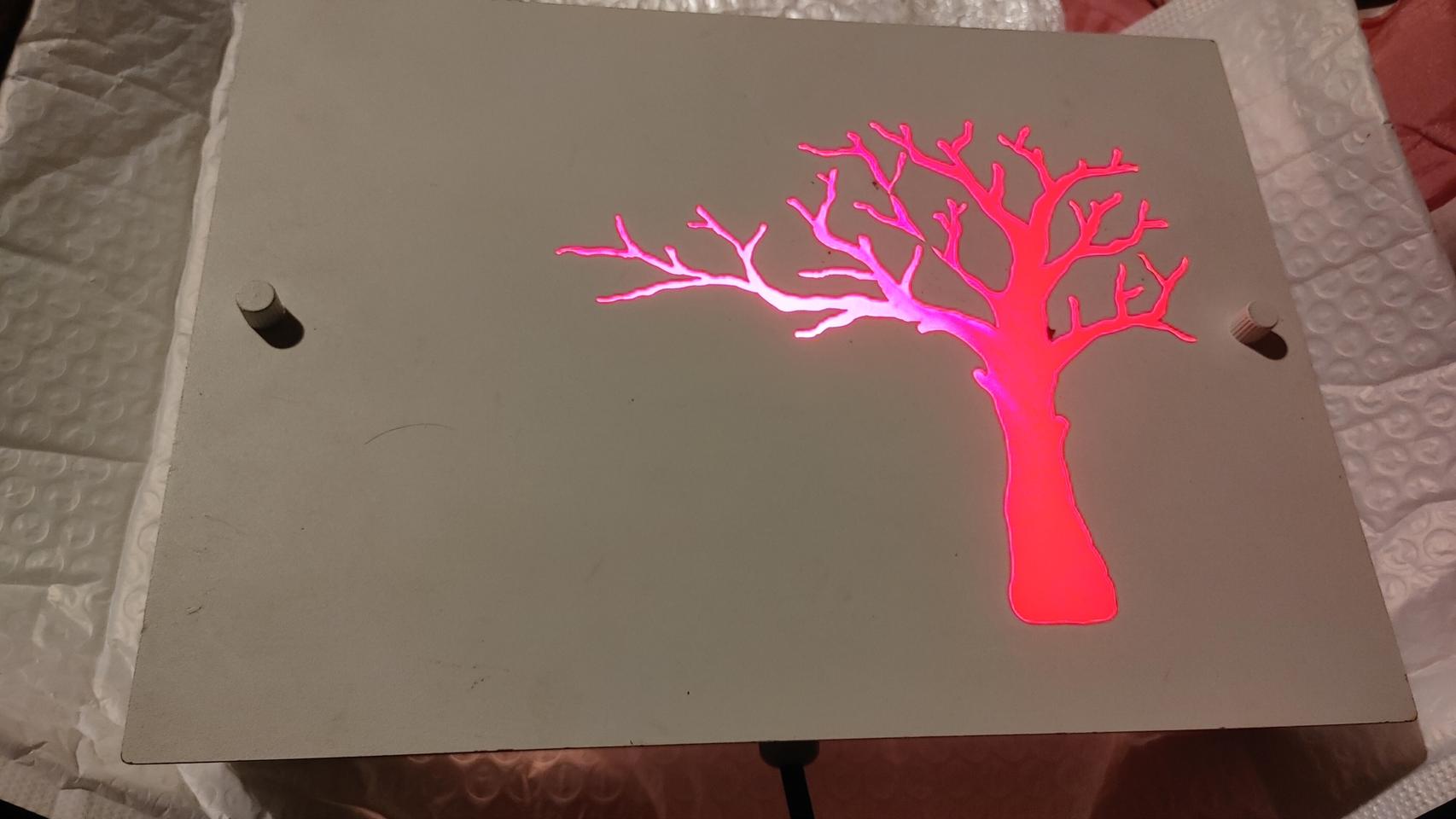 멋드러진 철재 나무모양 조명