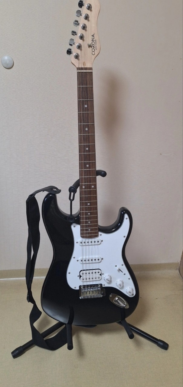 코로나 일렉기타+앰프+기타 악세서리 판매합니다